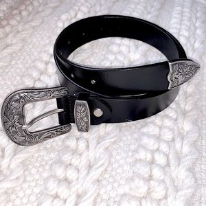 Western buckle black leather belt